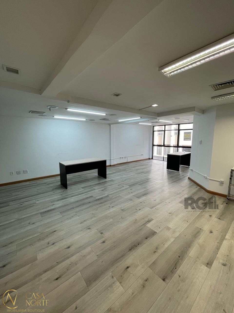 Sala Comercial à venda , 107m², Rua Padre Chagas no bairro Moinhos de Vento em Porto Alegre