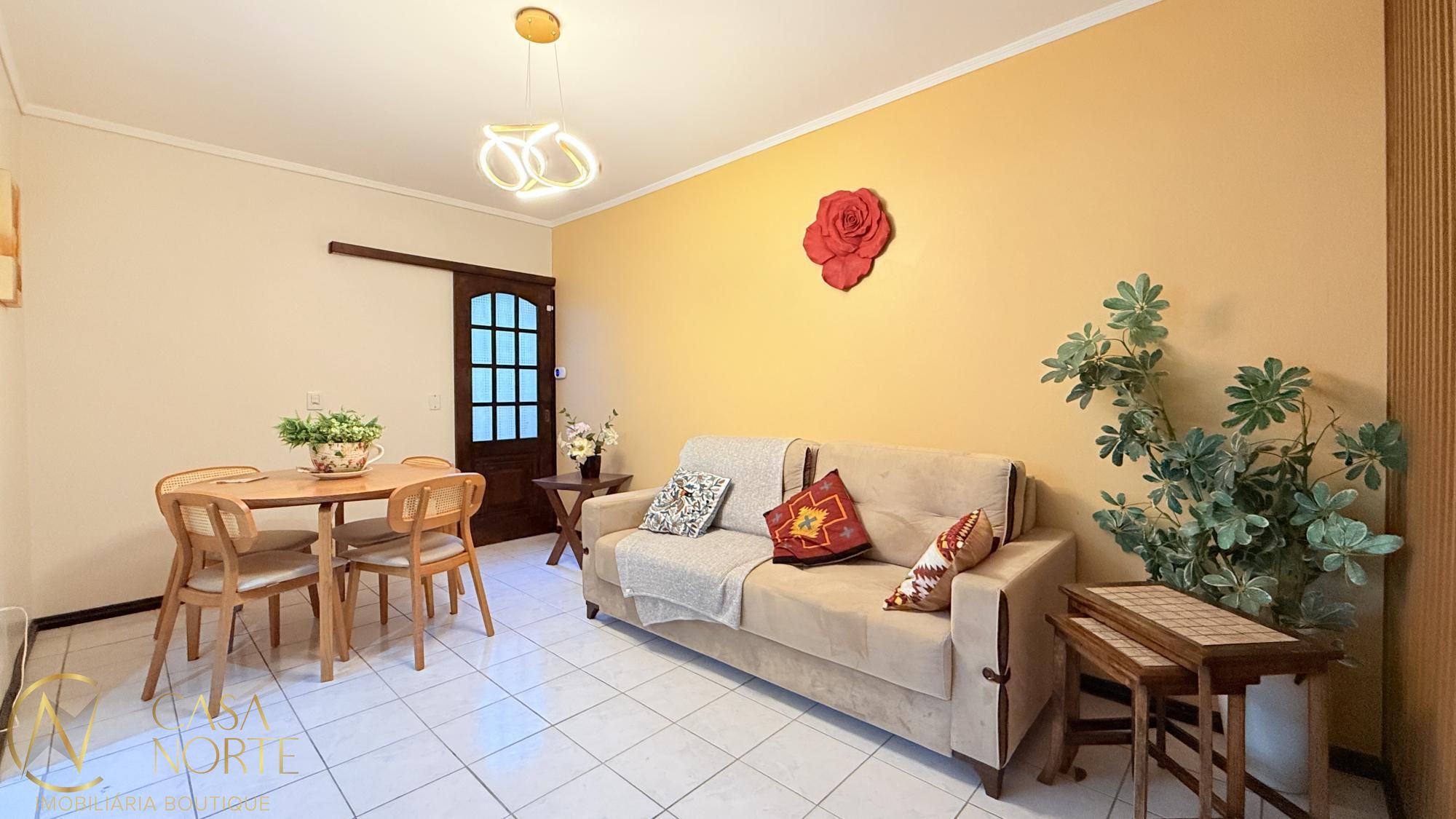 Casa à venda com 4 quartos, 319m², 1 suíte, 2 vagas, Rua Doutor Oscar Bittencourt no bairro Menino Deus em Porto Alegre