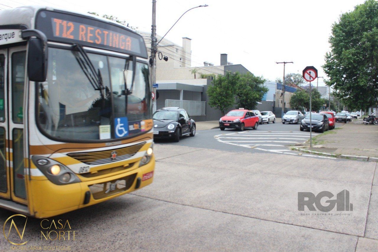 Apartamento à venda com 2 quartos, 66m², 1 vaga, Avenida Cairu no bairro Navegantes em Porto Alegre
