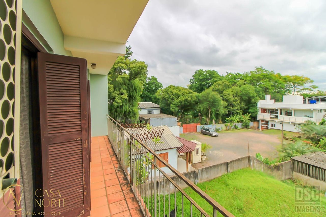 Casa à venda com 3 quartos, 299m², 1 suíte, 4 vagas, Rua Intendente Alfredo Azevedo no bairro Glória em Porto Alegre