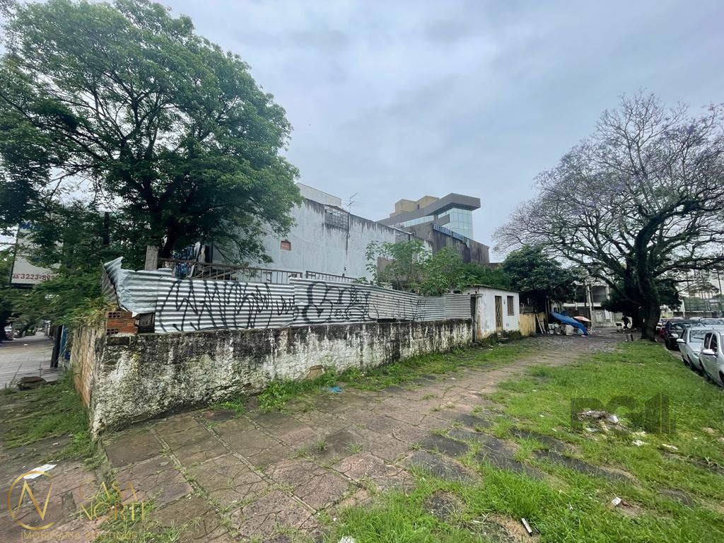 Terreno à venda  com 290m², Rua Doutor Ramiro Dávila no bairro Azenha em Porto Alegre