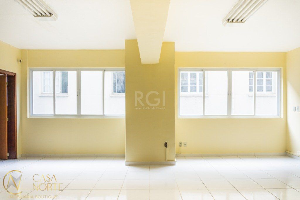 Sala Comercial à venda , 75m², Travessa Francisco de Leonardo Truda no bairro Centro Histórico em Porto Alegre