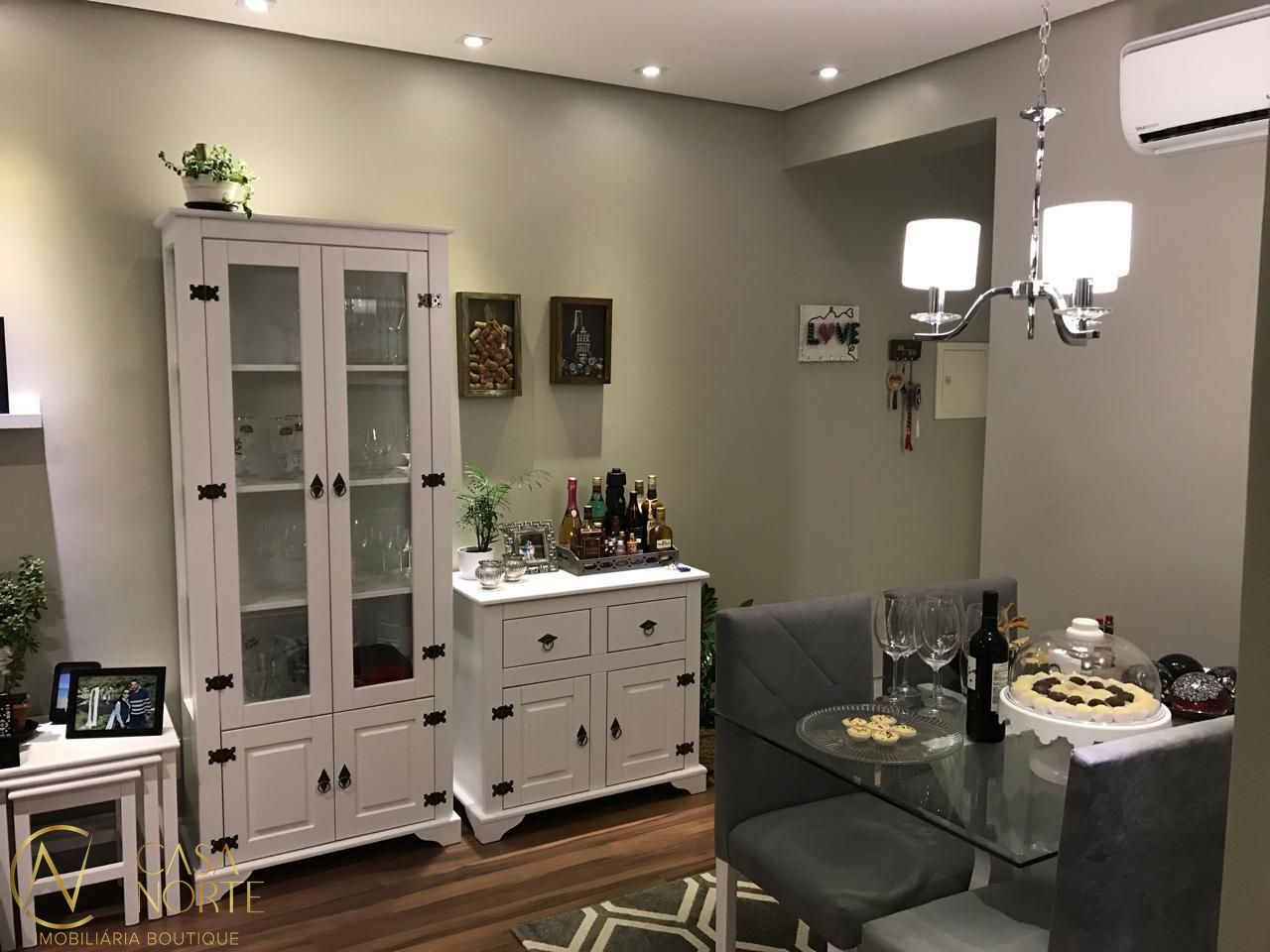 Apartamento à venda com 2 quartos, 60m², 1 suíte, 1 vaga, Avenida Doutor Carlos Barbosa no bairro Medianeira em Porto Alegre