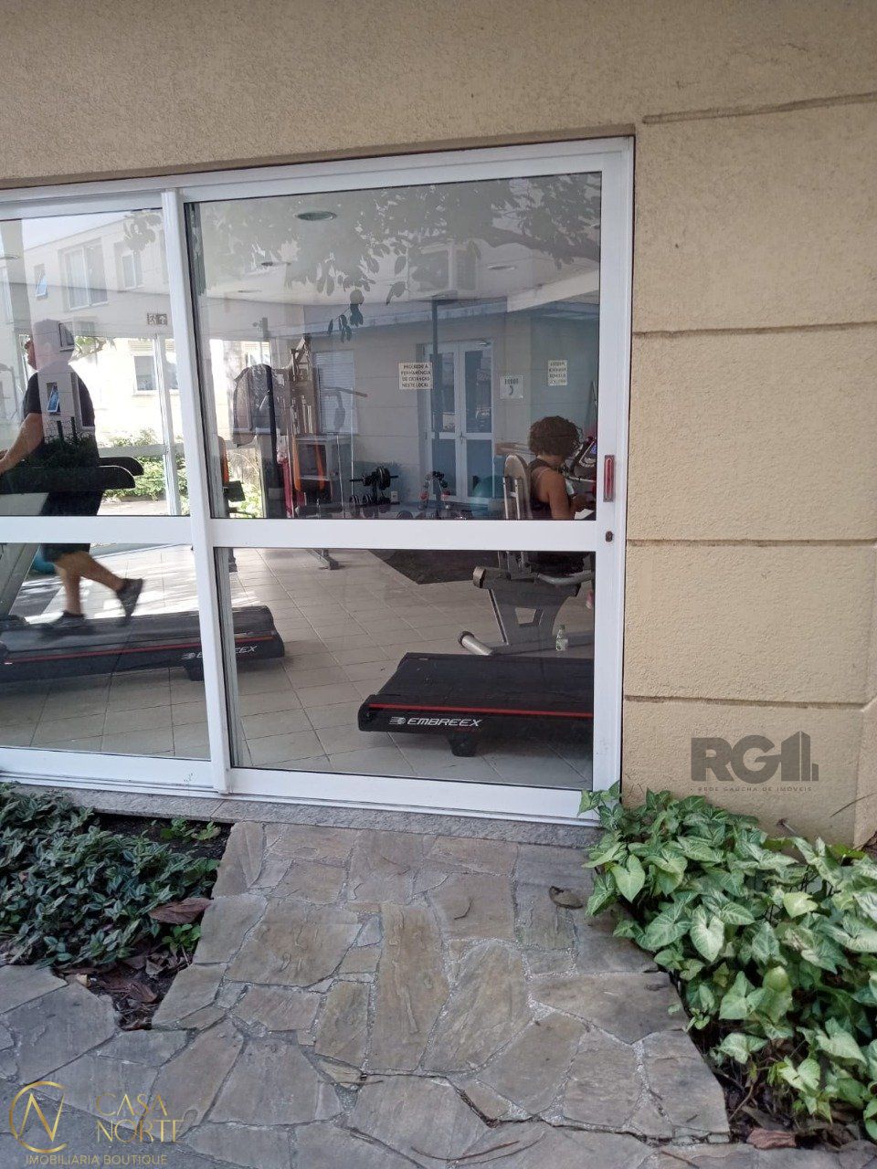 Apartamento à venda com 2 quartos, 46m², 1 vaga, Rua Coronel Massot no bairro Cristal em Porto Alegre