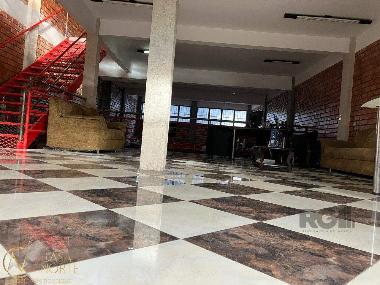 Pavilhão à venda com 1 quarto, 530m², 2 vagas, Rua Vitória no bairro Santana em Porto Alegre