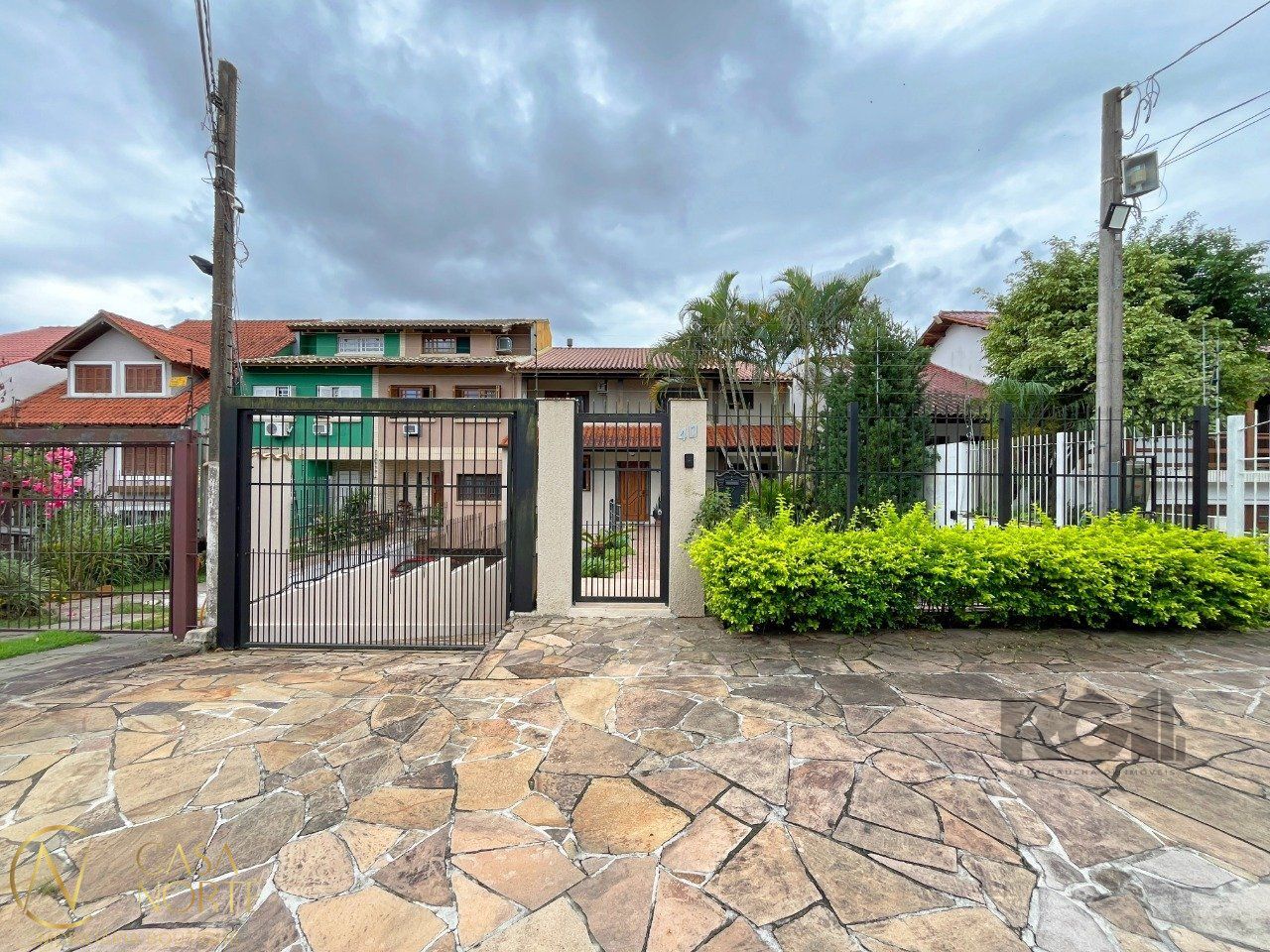Casa à venda com 4 quartos, 380m², 1 suíte, 2 vagas, Rua Professor Othon Santos Silva no bairro Aberta dos Morros em Porto Alegre