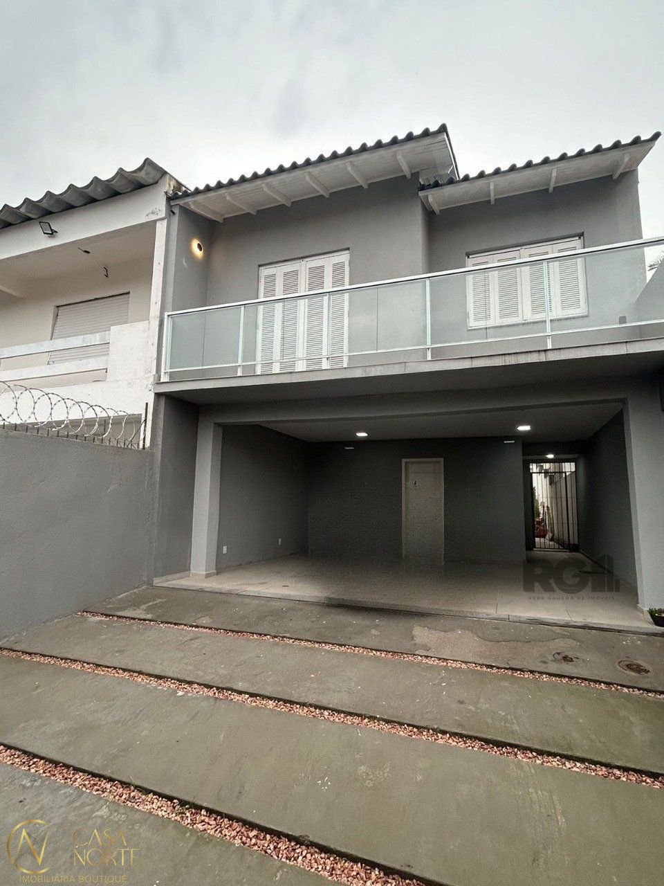 Casa à venda com 3 quartos, 228m², 1 suíte, 4 vagas, Rua Professor Carvalho Freitas no bairro Teresópolis em Porto Alegre