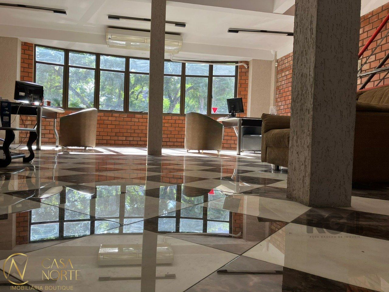 Pavilhão à venda com 1 quarto, 530m², 2 vagas, Rua Vitória no bairro Santana em Porto Alegre