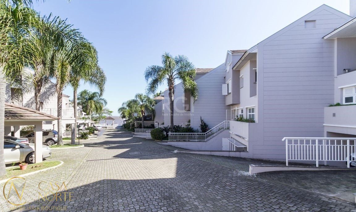 Casa de Condomínio à venda com 4 quartos, 210m², 2 suítes, 2 vagas, Avenida Coronel Marcos no bairro Pedra Redonda em Porto Alegre