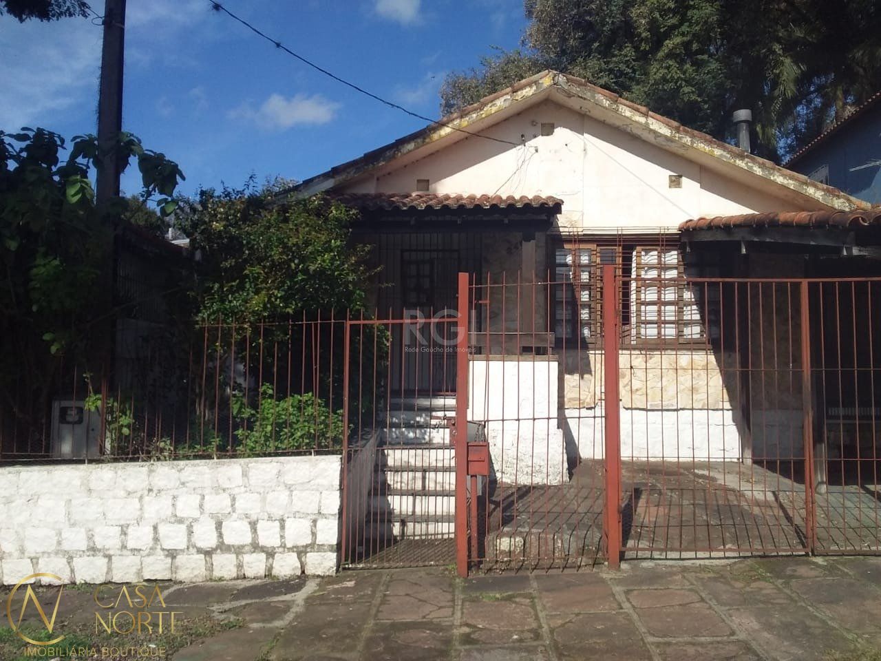 Casa à venda com 4 quartos, 176m², 1 suíte, 2 vagas, Rua Januario Scalzilli no bairro Santa Tereza em Porto Alegre
