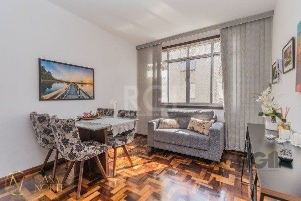 Apartamento à venda com 2 quartos, 53m², 1 vaga, Rua Eurico Lara no bairro Medianeira em Porto Alegre