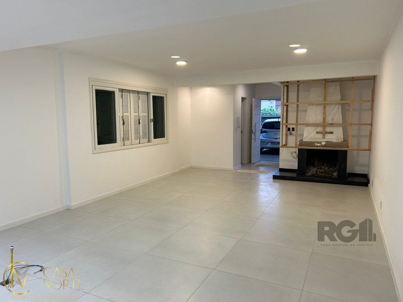 Casa à venda com 3 quartos, 228m², 1 suíte, 4 vagas, Rua Professor Carvalho Freitas no bairro Teresópolis em Porto Alegre