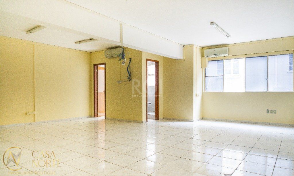 Sala Comercial à venda , 107m², Travessa Francisco de Leonardo Truda no bairro Centro Histórico em Porto Alegre