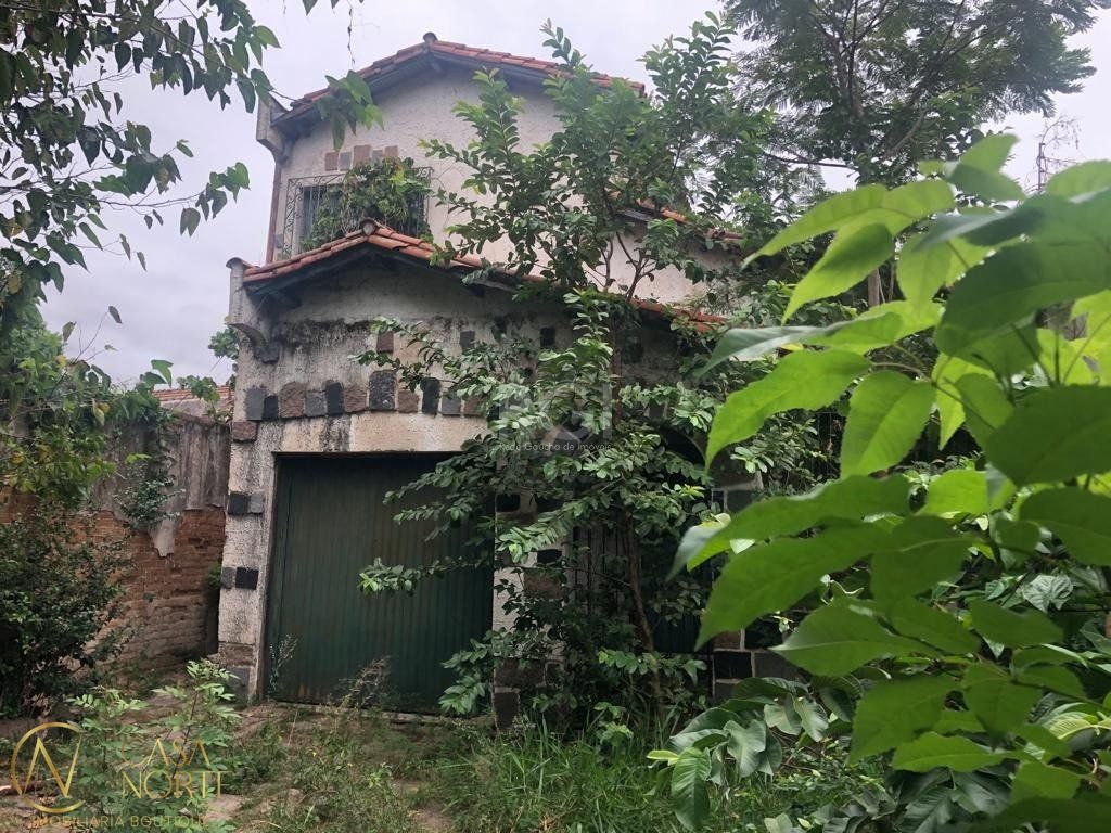 Casa à venda com 3 quartos, 276m², 2 vagas, Rua Lobo da Costa no bairro Azenha em Porto Alegre