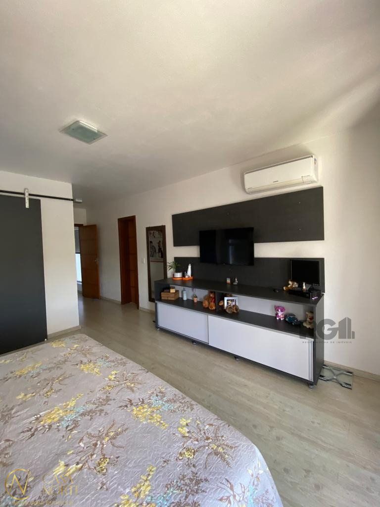Casa à venda com 3 quartos, 288m², 1 suíte, 4 vagas, Rua Otelo Rosa no bairro Ipanema em Porto Alegre