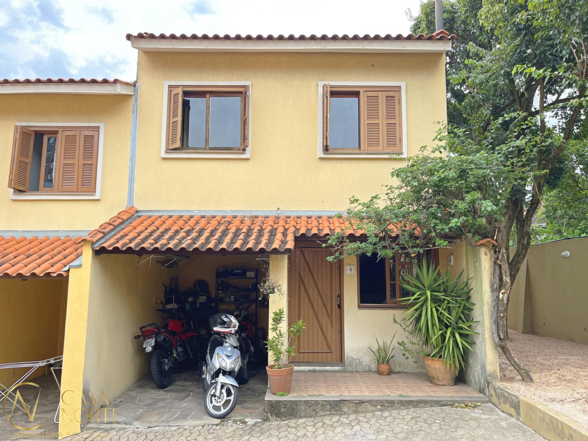 Casa de Condomínio à venda com 3 quartos, 95m², 2 vagas, Rua Humberto de Campos no bairro Partenon em Porto Alegre