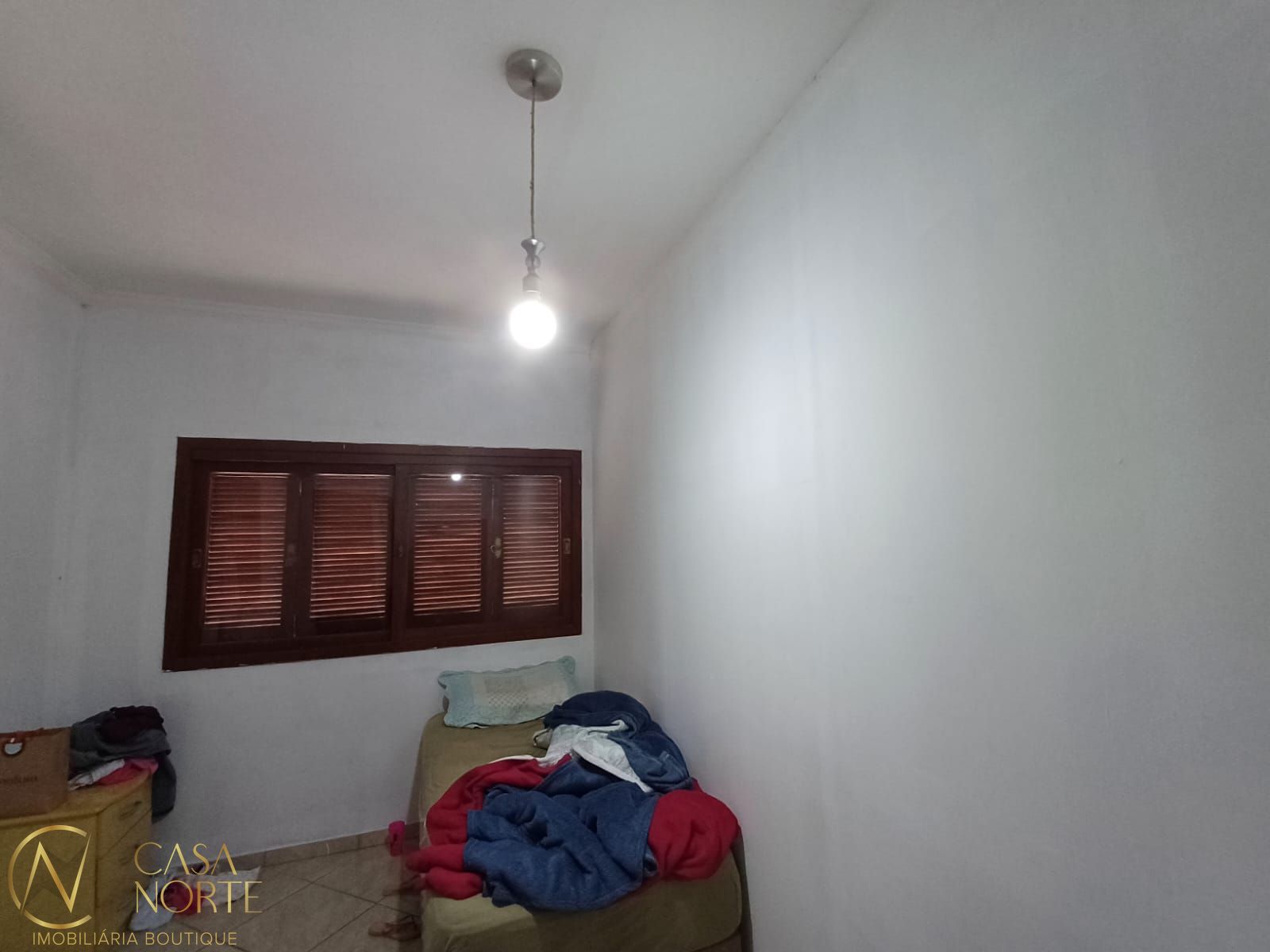 Casa à venda com 2 quartos com 300m², 1 suíte, 2 vagas, Rua dos Flamboaiãs no bairro Ponta Grossa em Porto Alegre