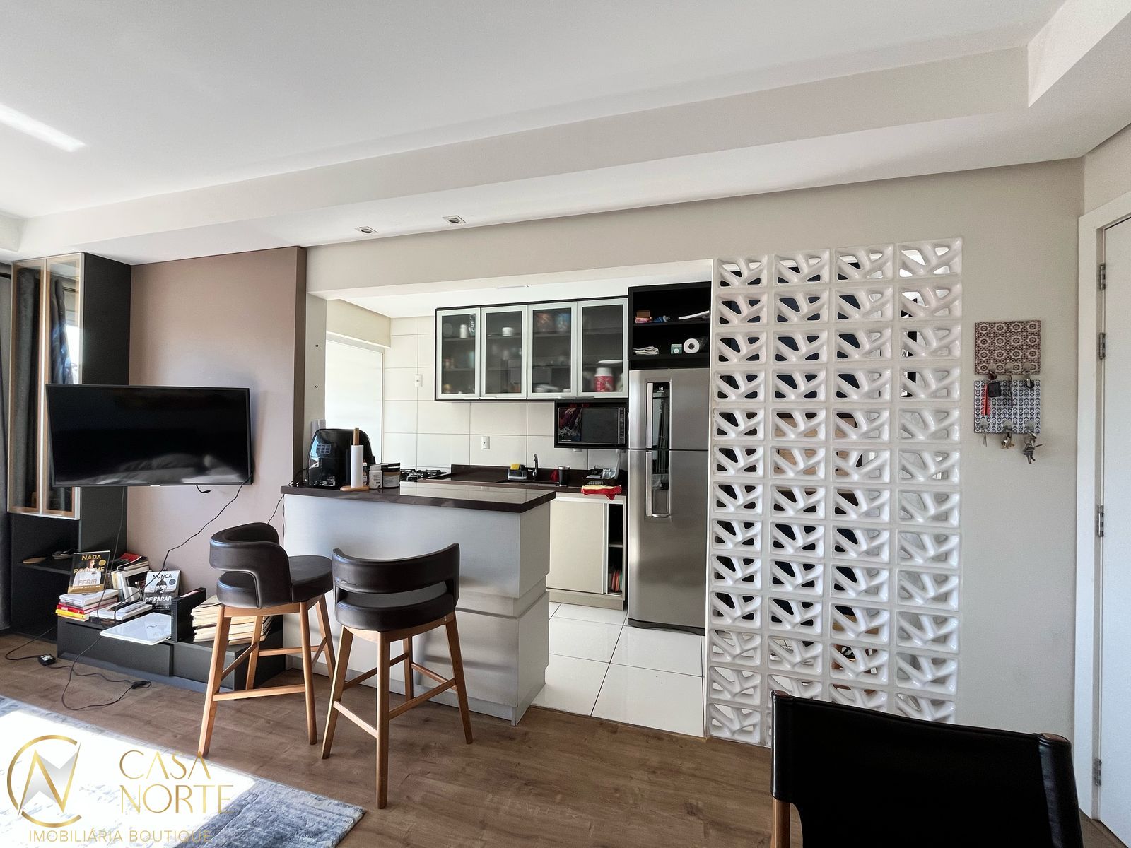 Apartamento à venda com 2 quartos, 63m², 1 suíte, 1 vaga, Rua Miguel Couto no bairro Menino Deus em Porto Alegre