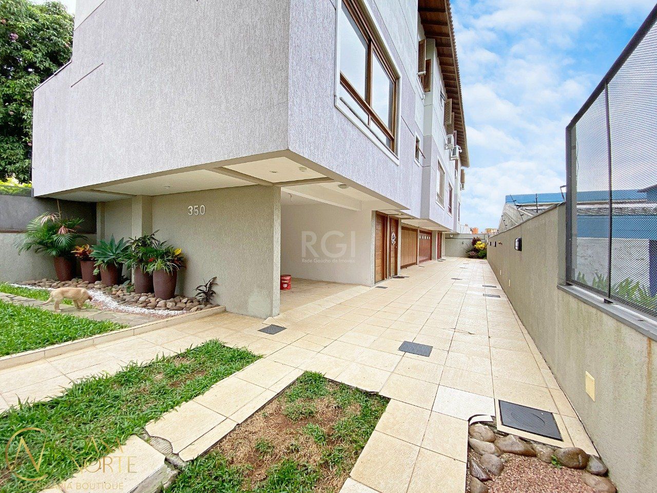Casa de Condomínio à venda com 3 quartos, 118m², 1 suíte, 2 vagas, Rua Catumbi no bairro Medianeira em Porto Alegre