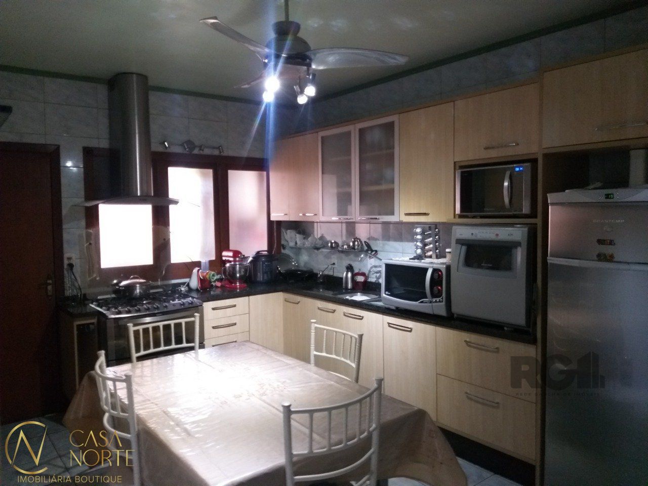 Casa à venda com 4 quartos, 320m², 3 vagas, Rua Doutor Telmo Vergara no bairro Partenon em Porto Alegre