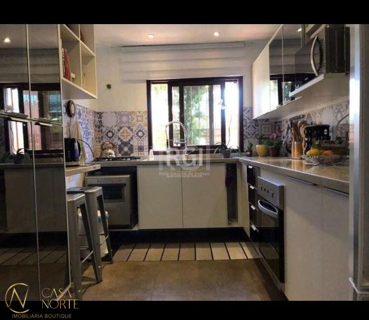 Casa à venda com 2 quartos, 68m², 1 vaga, Rua Arno Lorenz no bairro Aberta dos Morros em Porto Alegre