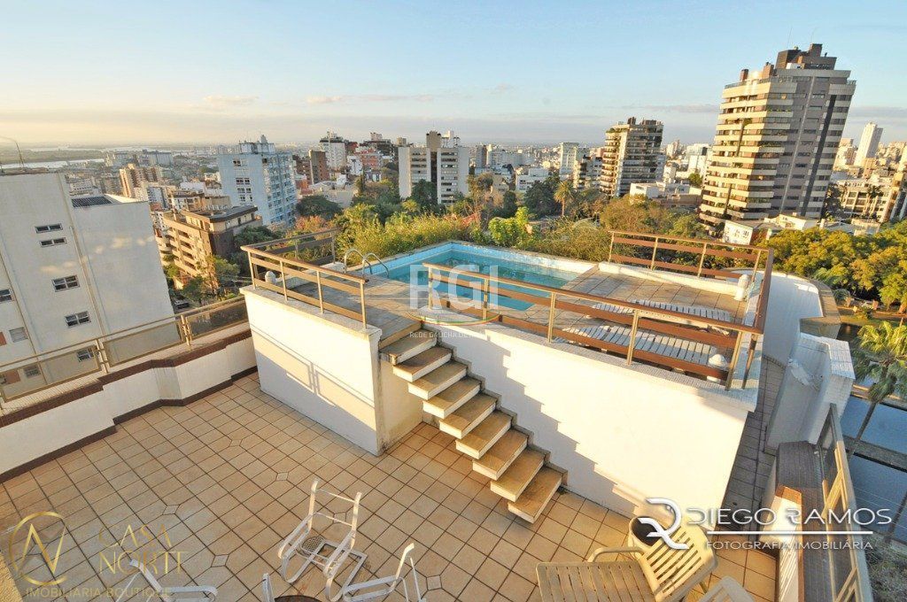 Cobertura à venda com 4 quartos, 325m², 1 suíte, 3 vagas, Rua Doutor Vale no bairro Floresta em Porto Alegre