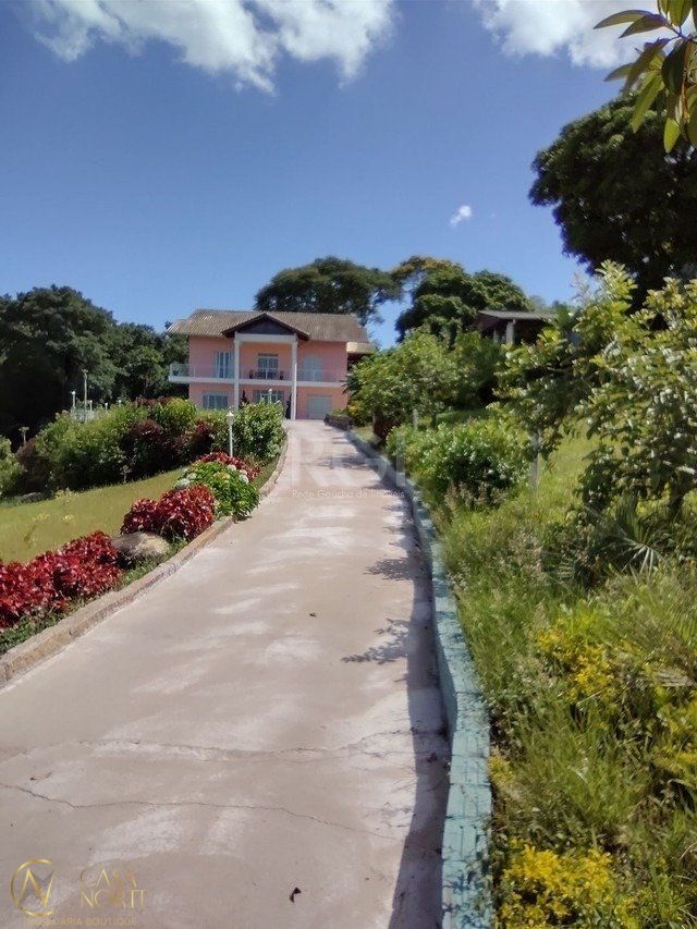 Casa à venda com 4 quartos, 329m², 16 vagas, Estrada das Furnas no bairro Vila Nova em Porto Alegre