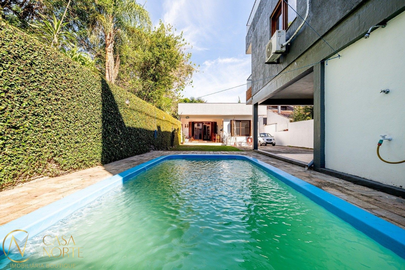 Casa à venda com 3 quartos, 200m², 1 suíte, 2 vagas, Rua Professora Cecília Corseuil no bairro Tristeza em Porto Alegre