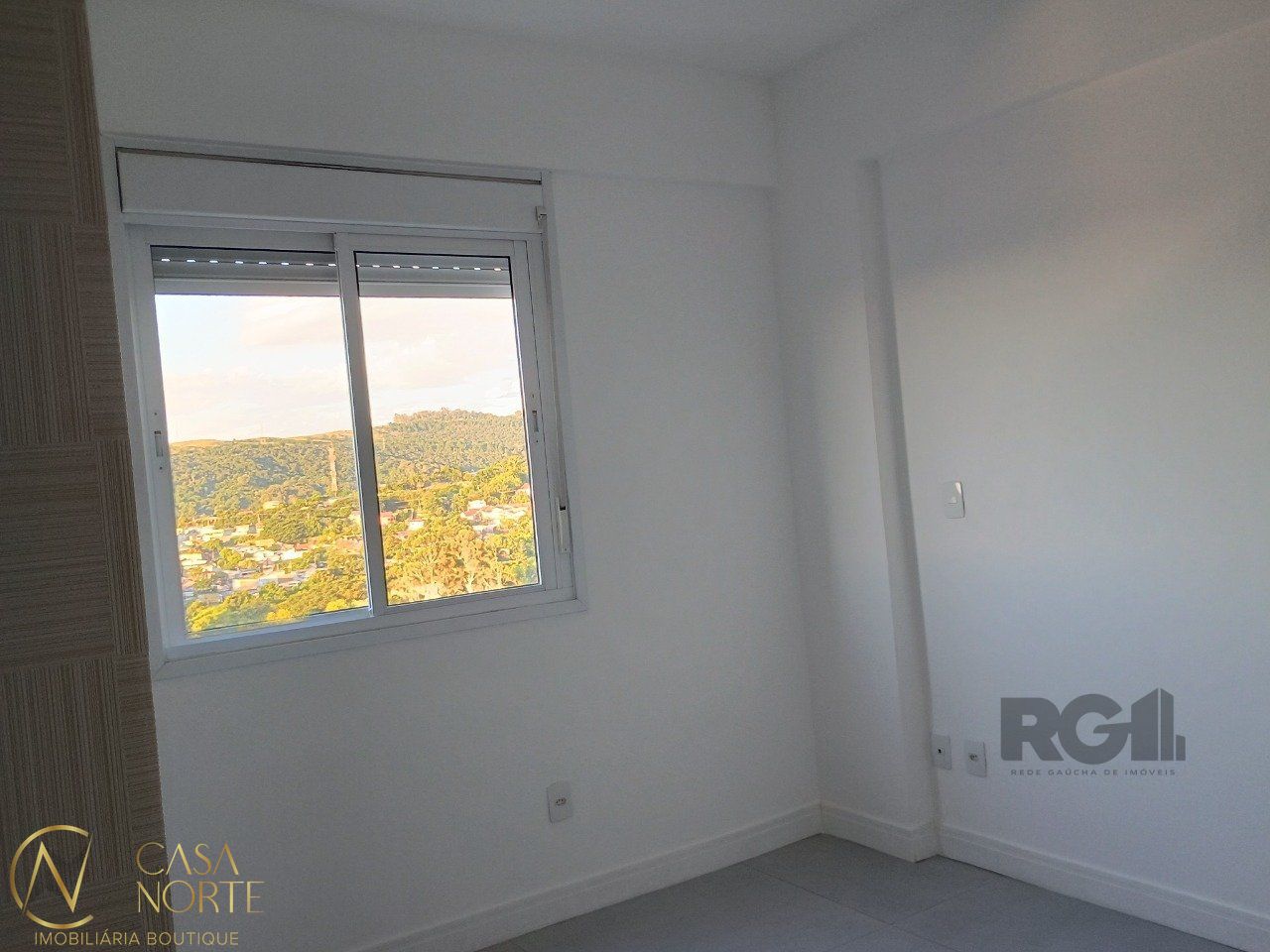 Apartamento à venda com 2 quartos, 42m², 1 vaga, Avenida da Cavalhada no bairro Cavalhada em Porto Alegre