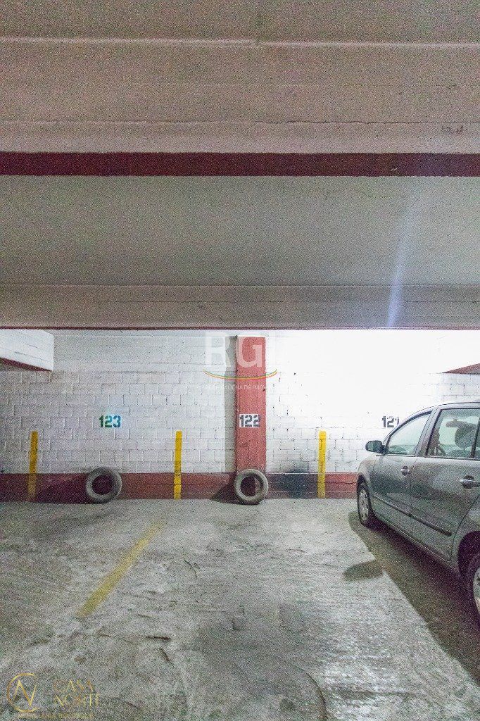 Box à venda , 12m², 1 vaga, Avenida Independência no bairro Independência em Porto Alegre