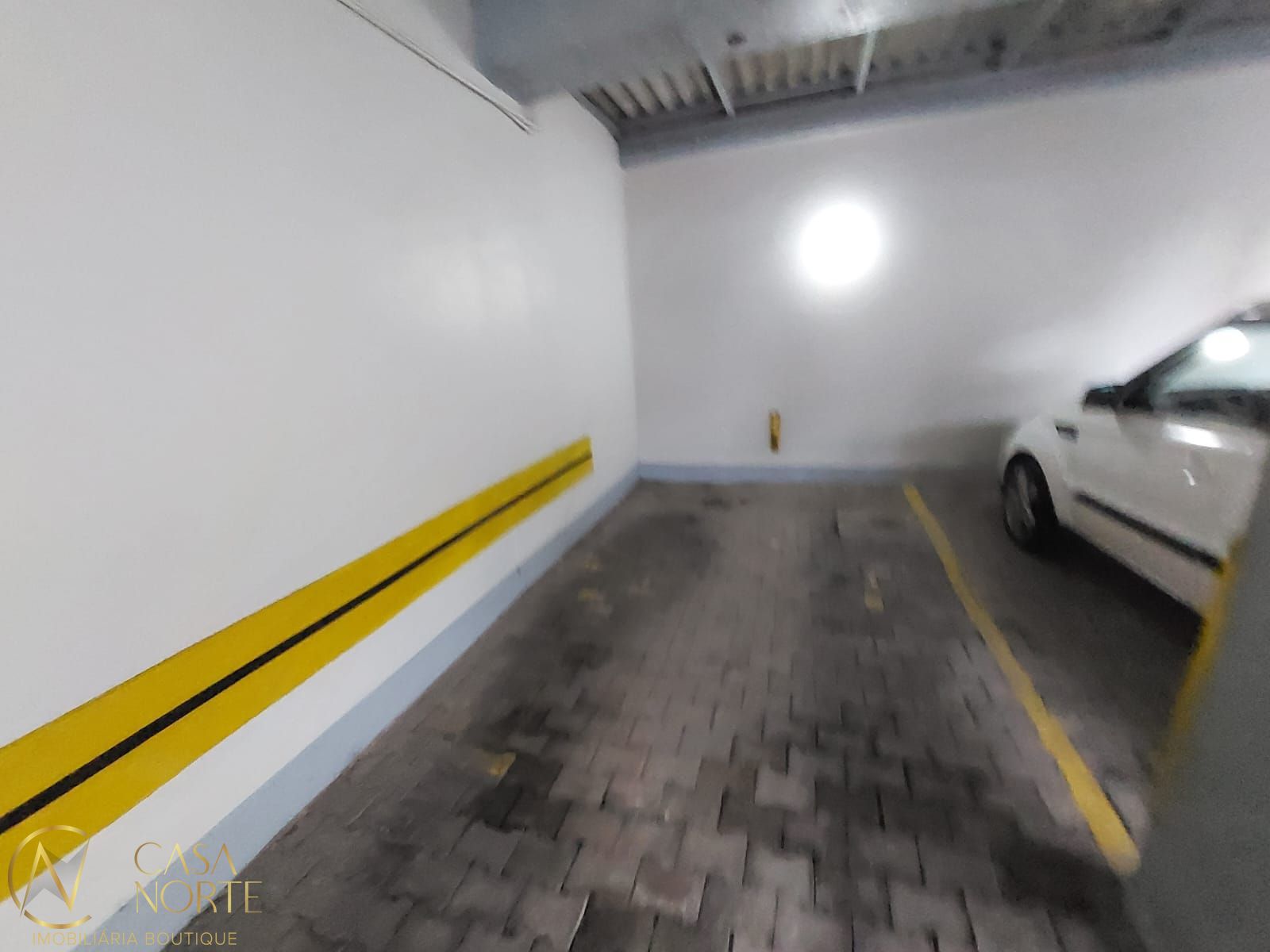 Sala Comercial à venda com 1 quarto, 38m², 1 vaga, Rua José de Alencar no bairro Menino Deus em Porto Alegre
