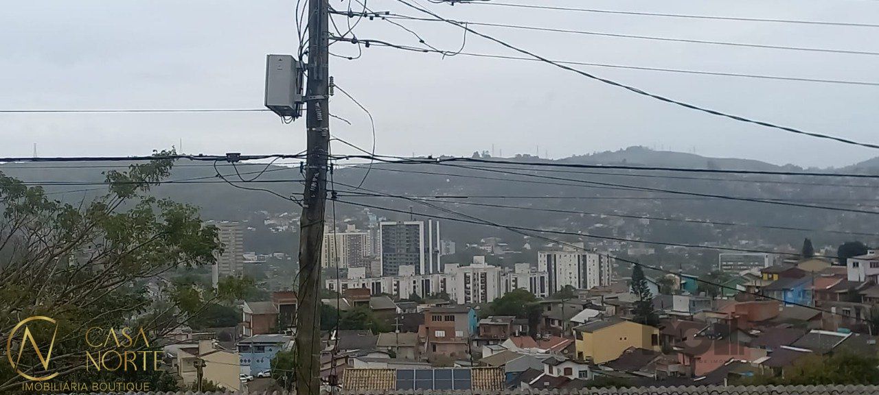 Casa à venda com 2 quartos, 170m², 1 vaga, Beco Cinco no bairro Jardim Carvalho em Porto Alegre