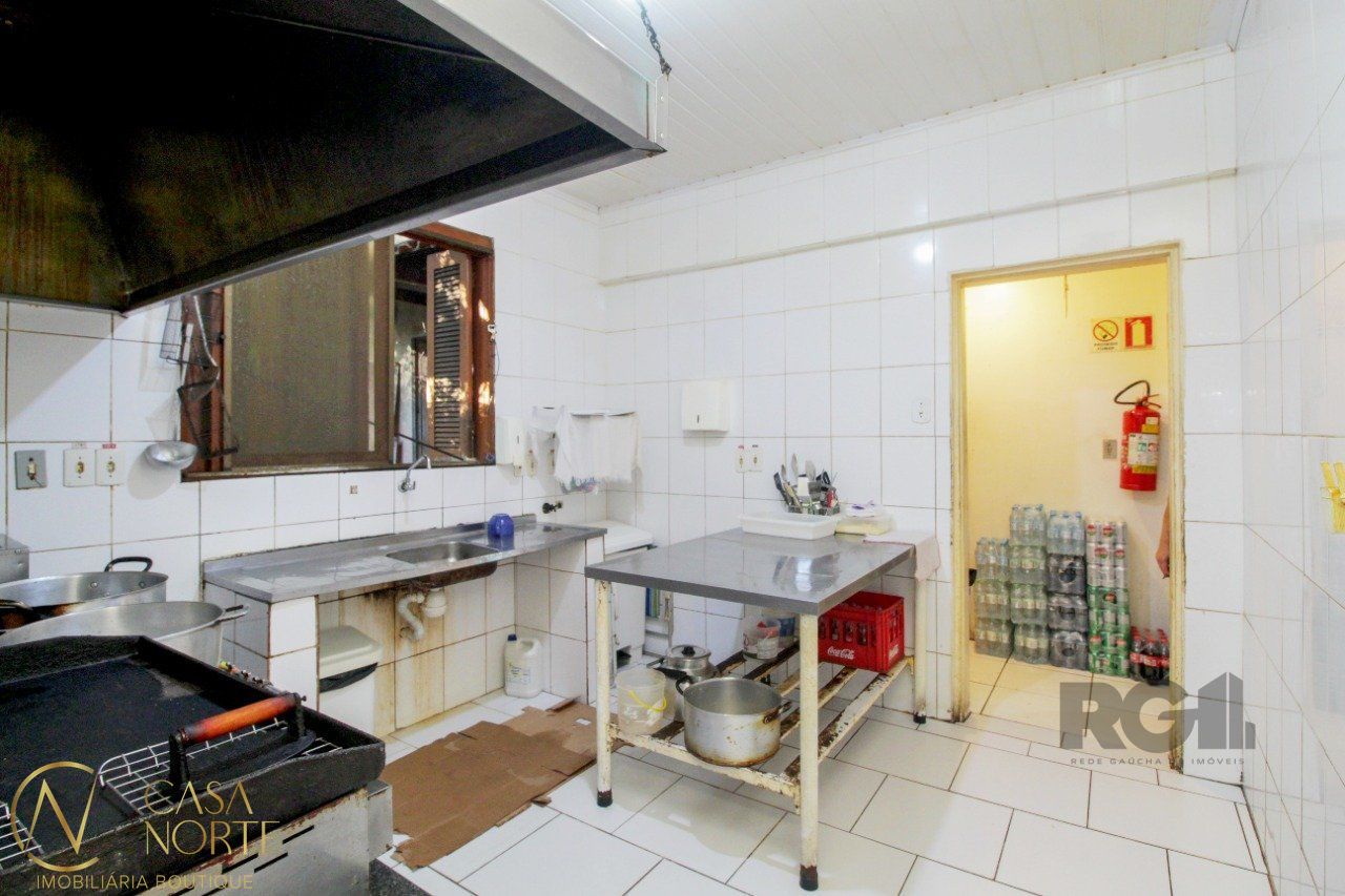 Casa à venda com 2 quartos, 170m², Rua Gonçalves Dias no bairro Menino Deus em Porto Alegre
