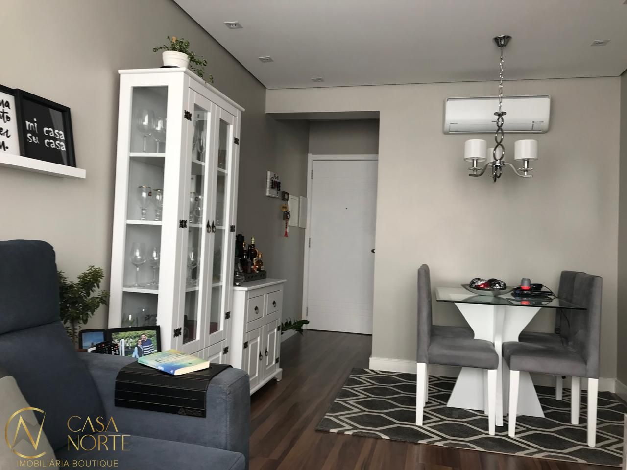 Apartamento à venda com 2 quartos, 60m², 1 suíte, 1 vaga, Avenida Doutor Carlos Barbosa no bairro Medianeira em Porto Alegre