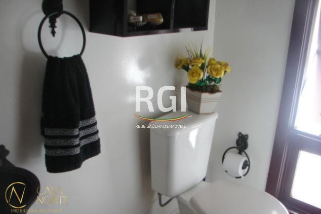 Casa à venda com 3 quartos, 251m², 2 suítes, 3 vagas, Rua Paulo Bento Lobato no bairro Jardim Lindóia em Porto Alegre