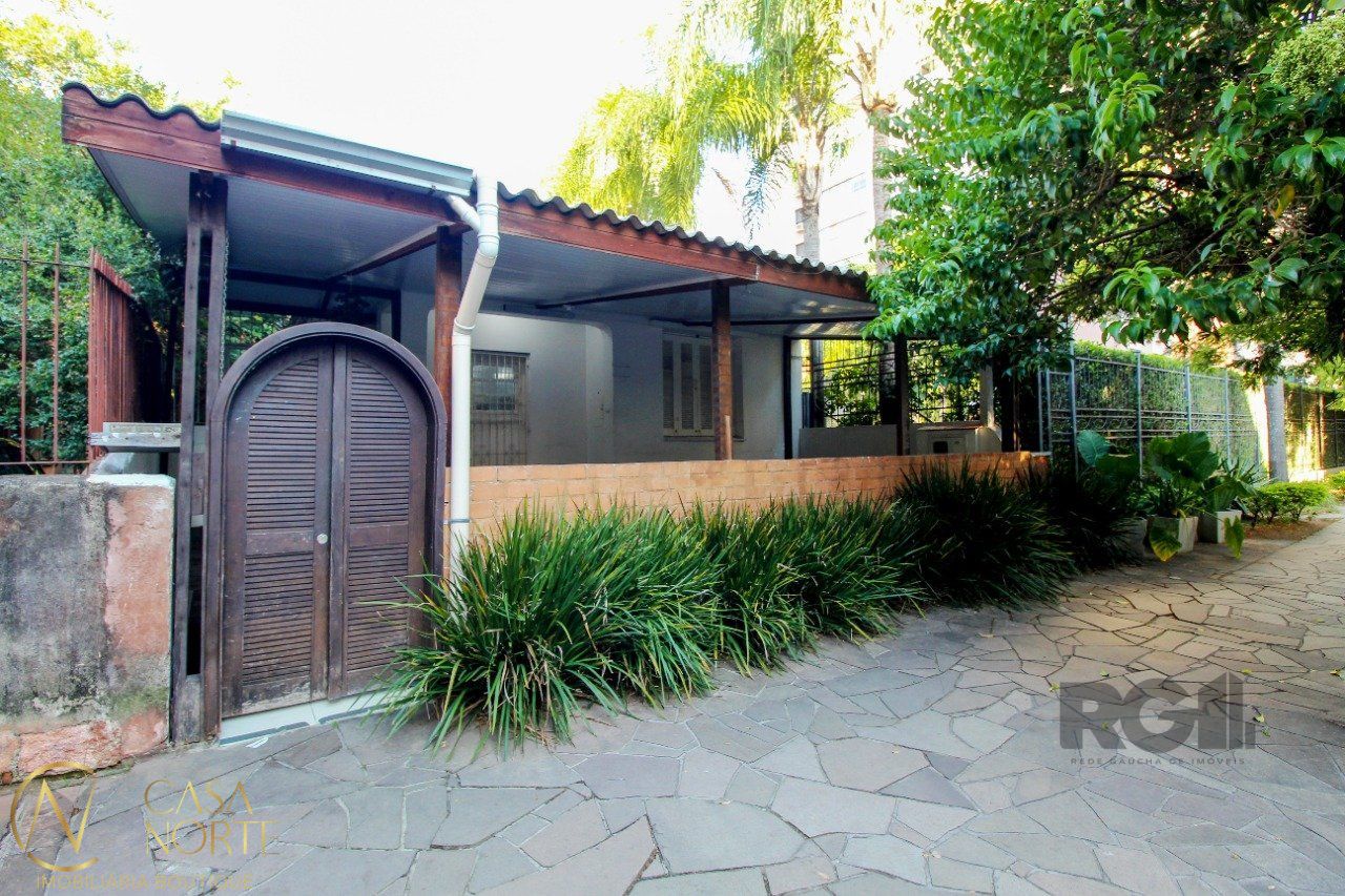 Casa à venda com 2 quartos, 170m², Rua Gonçalves Dias no bairro Menino Deus em Porto Alegre