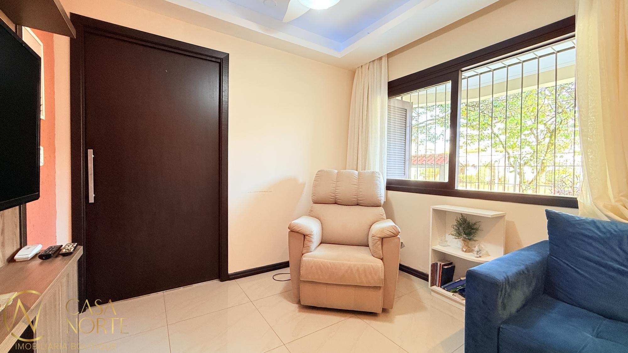 Casa à venda com 4 quartos, 319m², 1 suíte, 2 vagas, Rua Doutor Oscar Bittencourt no bairro Menino Deus em Porto Alegre
