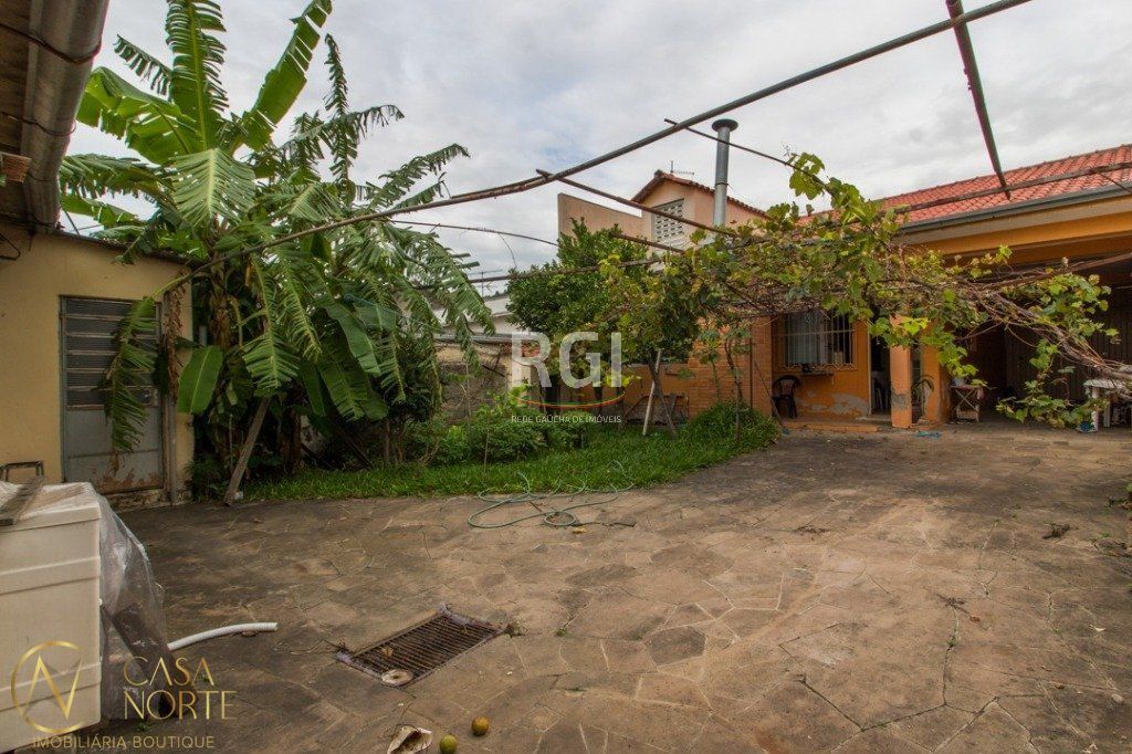 Casa à venda com 2 quartos, 86m², 4 vagas, Rua Victorino de Andrade Pinto no bairro Morro Santana em Porto Alegre