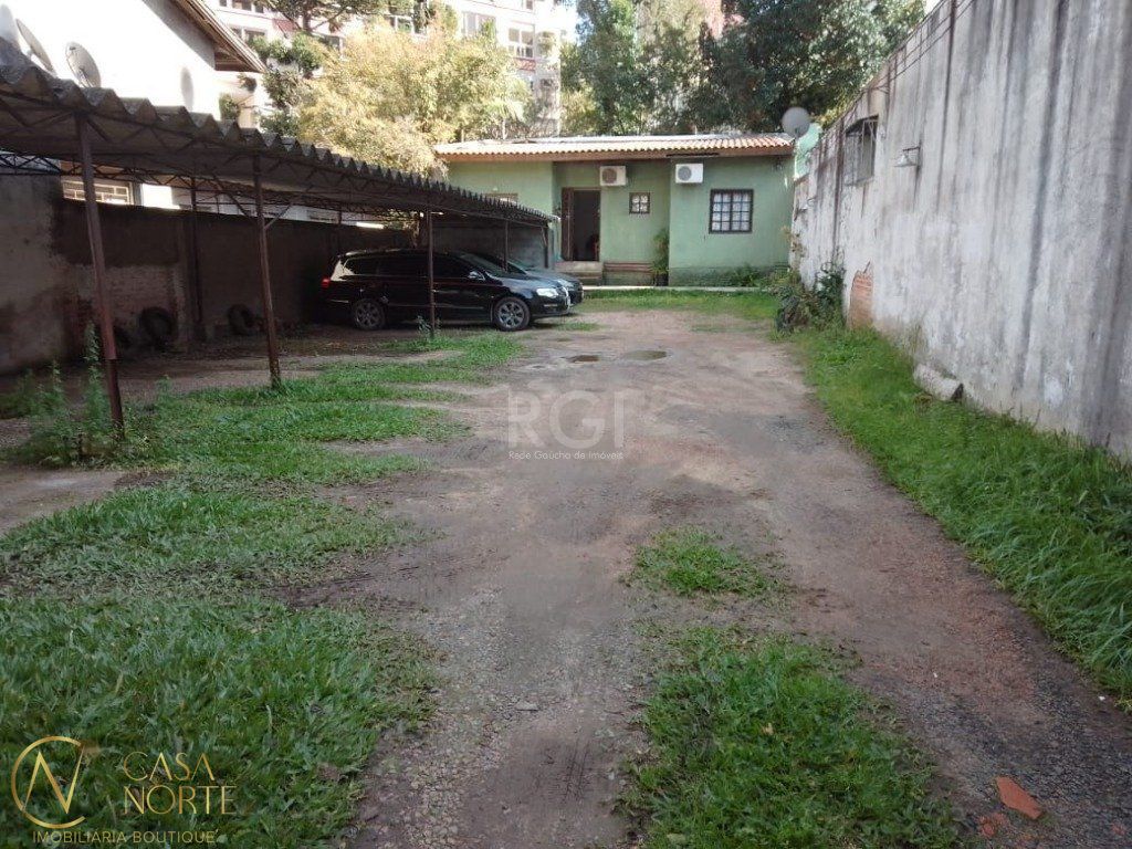 Terreno à venda  com 300m², Rua Machado de Assis no bairro Partenon em Porto Alegre