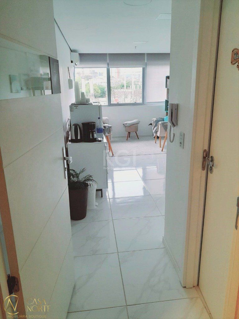 Sala Comercial à venda , 25m², Avenida Assis Brasil no bairro São Sebastião em Porto Alegre