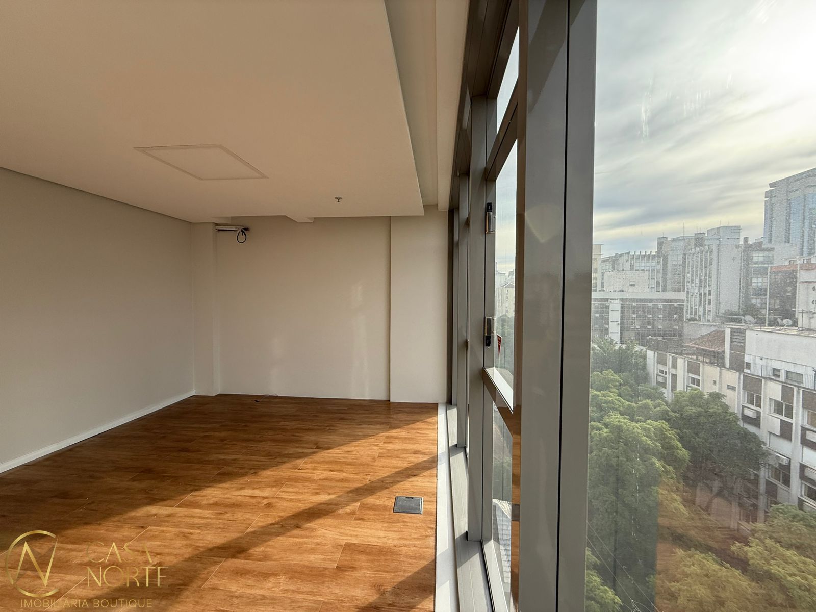 Sala Comercial à venda com 2 quartos, 30m², 1 vaga, Rua Dona Laura no bairro Rio Branco em Porto Alegre
