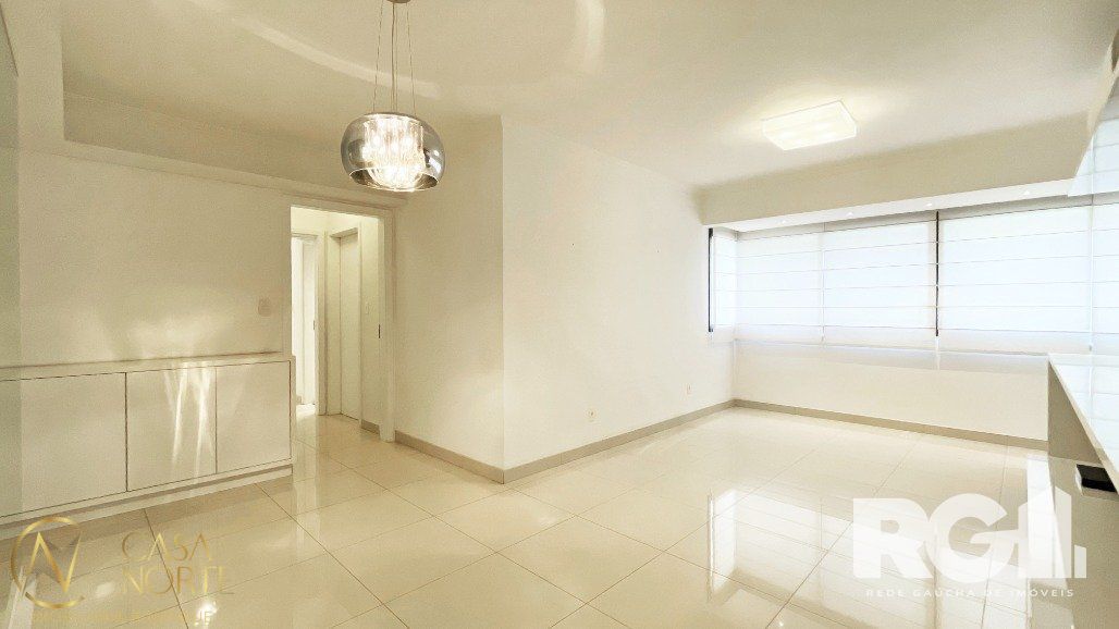 Apartamento à venda com 2 quartos, 79m², 1 suíte, 1 vaga, Rua Ari Marinho no bairro Higienópolis em Porto Alegre