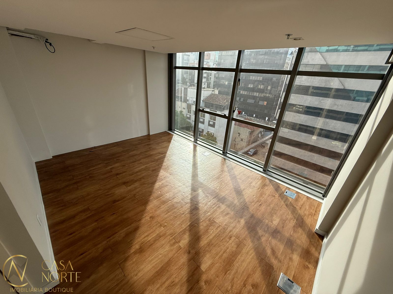 Sala Comercial à venda com 2 quartos, 30m², 1 vaga, Rua Dona Laura no bairro Rio Branco em Porto Alegre