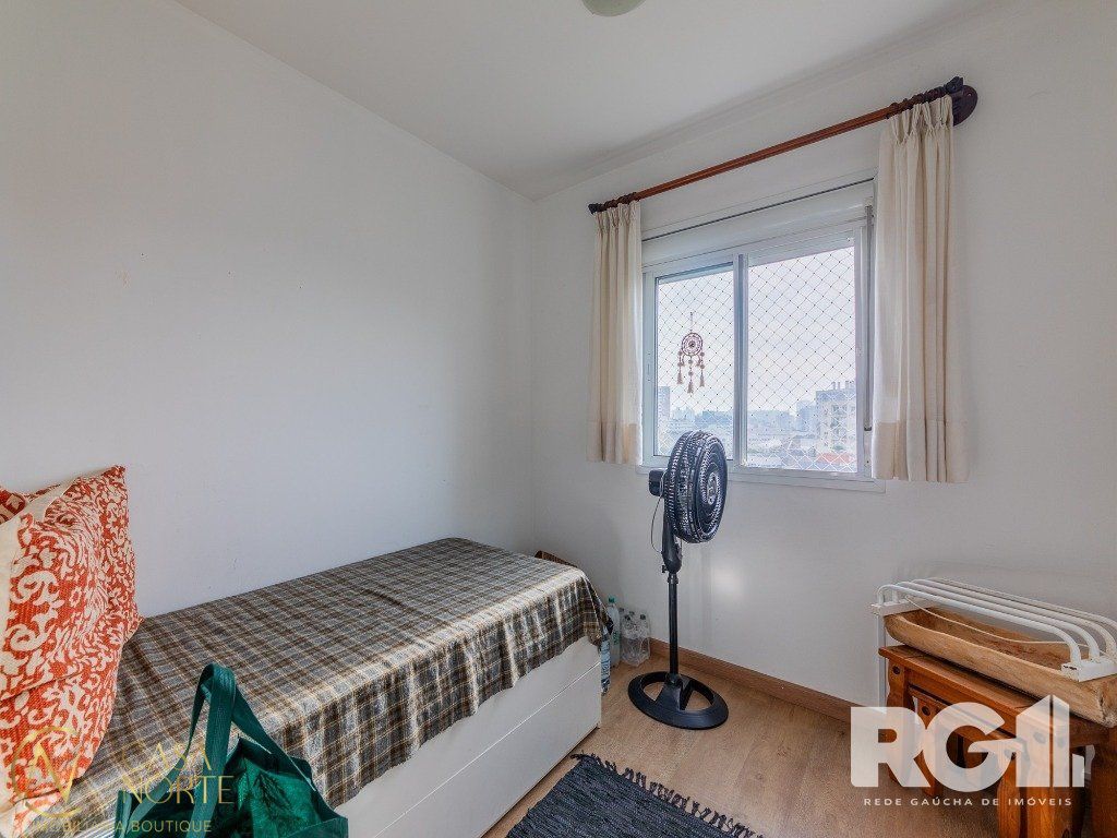Apartamento à venda com 3 quartos, 65m², 1 suíte, 1 vaga, Avenida Florianopolis no bairro Azenha em Porto Alegre
