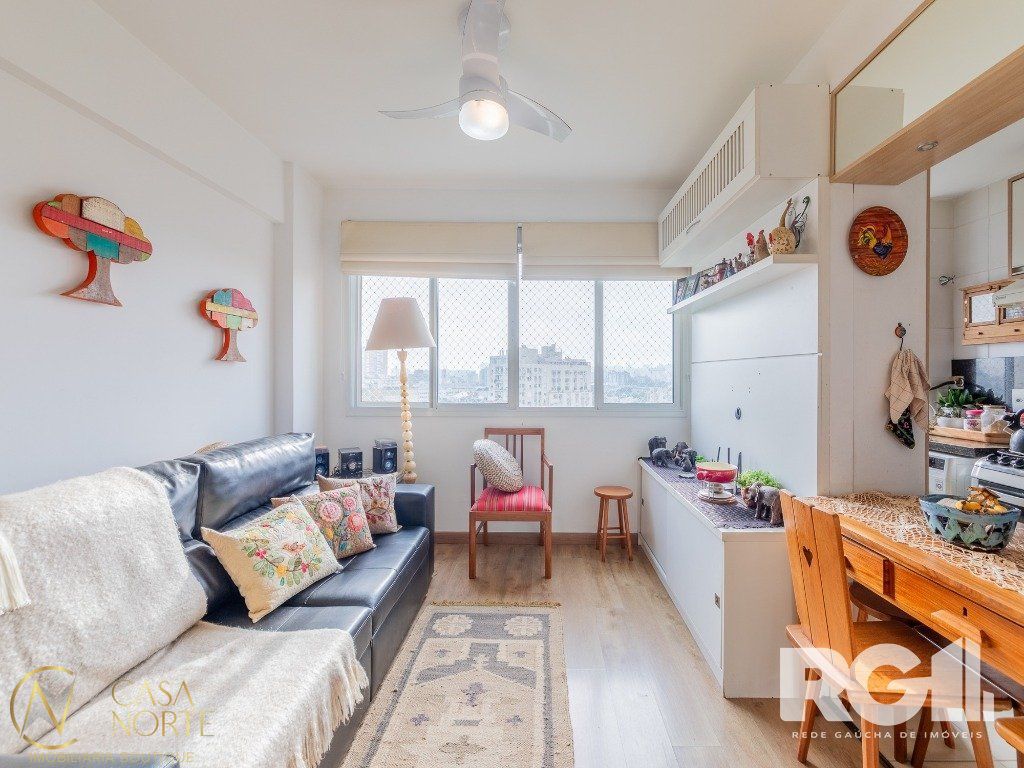 Apartamento à venda com 3 quartos, 65m², 1 suíte, 1 vaga, Avenida Florianopolis no bairro Azenha em Porto Alegre