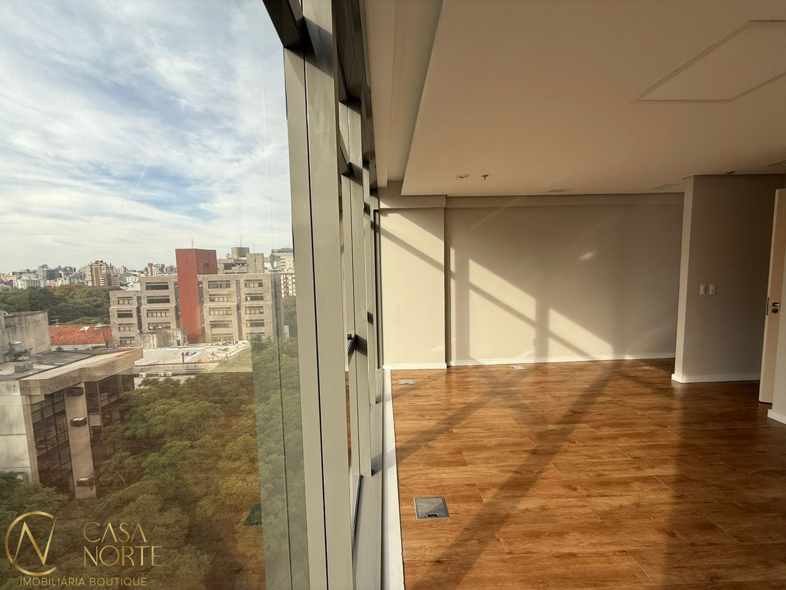 Sala Comercial à venda com 2 quartos, 30m², 1 vaga, Rua Dona Laura no bairro Rio Branco em Porto Alegre
