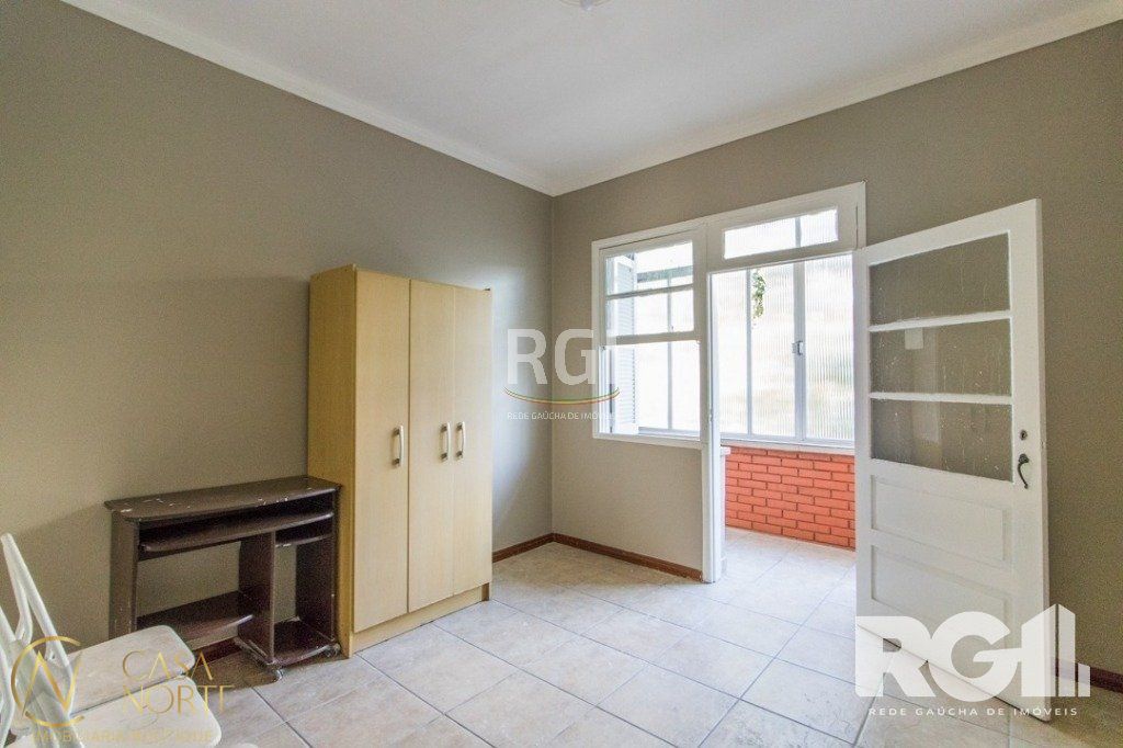 Apartamento à venda com 2 quartos, 69m², 1 vaga, Avenida Cairu no bairro Navegantes em Porto Alegre
