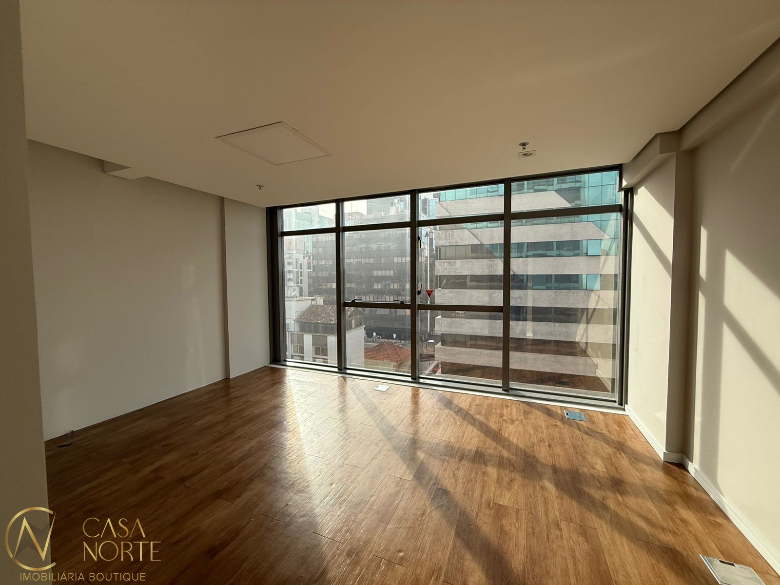 Sala Comercial à venda com 2 quartos, 30m², 1 vaga, Rua Dona Laura no bairro Rio Branco em Porto Alegre