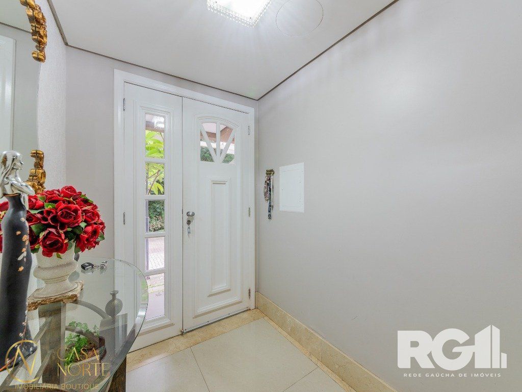 Casa de Condomínio à venda com 4 quartos, 257m², 4 suítes, 4 vagas, Rua Attilio Bilibio no bairro Jardim Carvalho em Porto Alegre