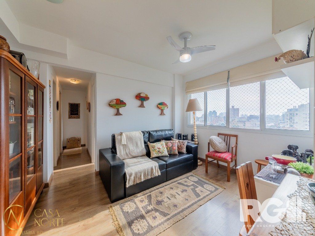 Apartamento à venda com 3 quartos, 65m², 1 suíte, 1 vaga, Avenida Florianopolis no bairro Azenha em Porto Alegre